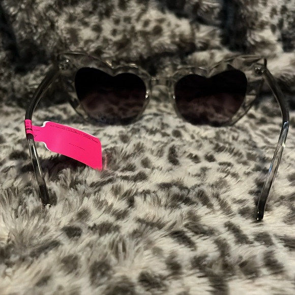 Betsey Johnson Sunglasses heart shaped beveled diamond oversized NWT - Picture 4 of 9